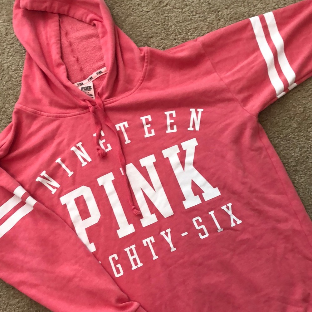 Cute VS Pink sweatshirt!!